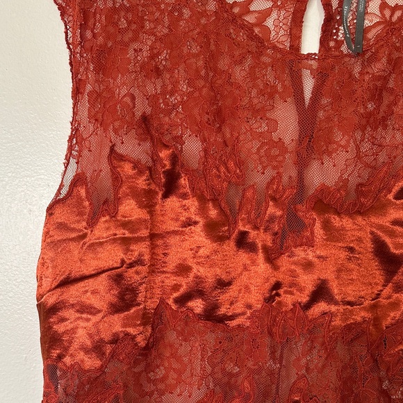 Anthropologie Scarlet Lace Satin Shell - Picture 3 of 6